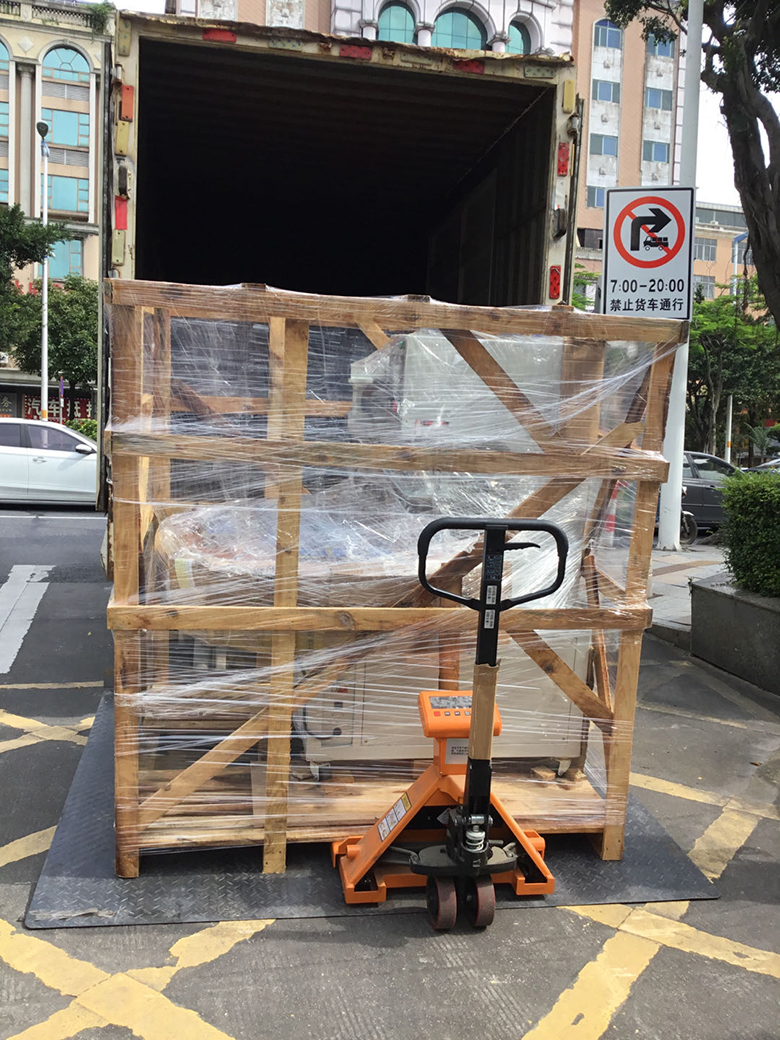 自動(dòng)吸塑包裝機(jī)送貨圖